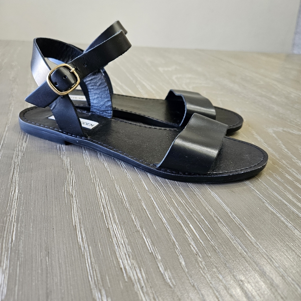 Steve Madden Donddi Black Leather Flats Sandals Size 7